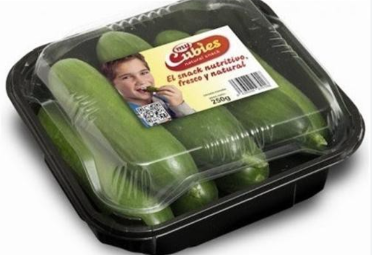 Pepinos baby con huevos a la plancha.